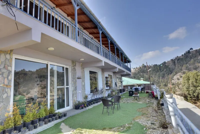 Luxe 4BHK Himalayan Range View - Madalsa Home